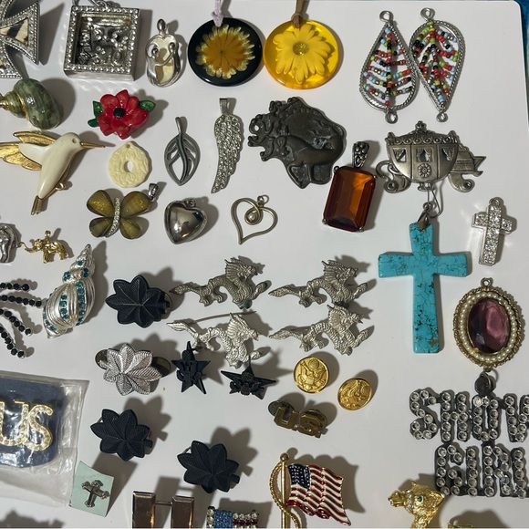 Vintage Brooches Pedants Antique Pins Signed Military, Summer, Fall, Religious - Picture 14 of 17